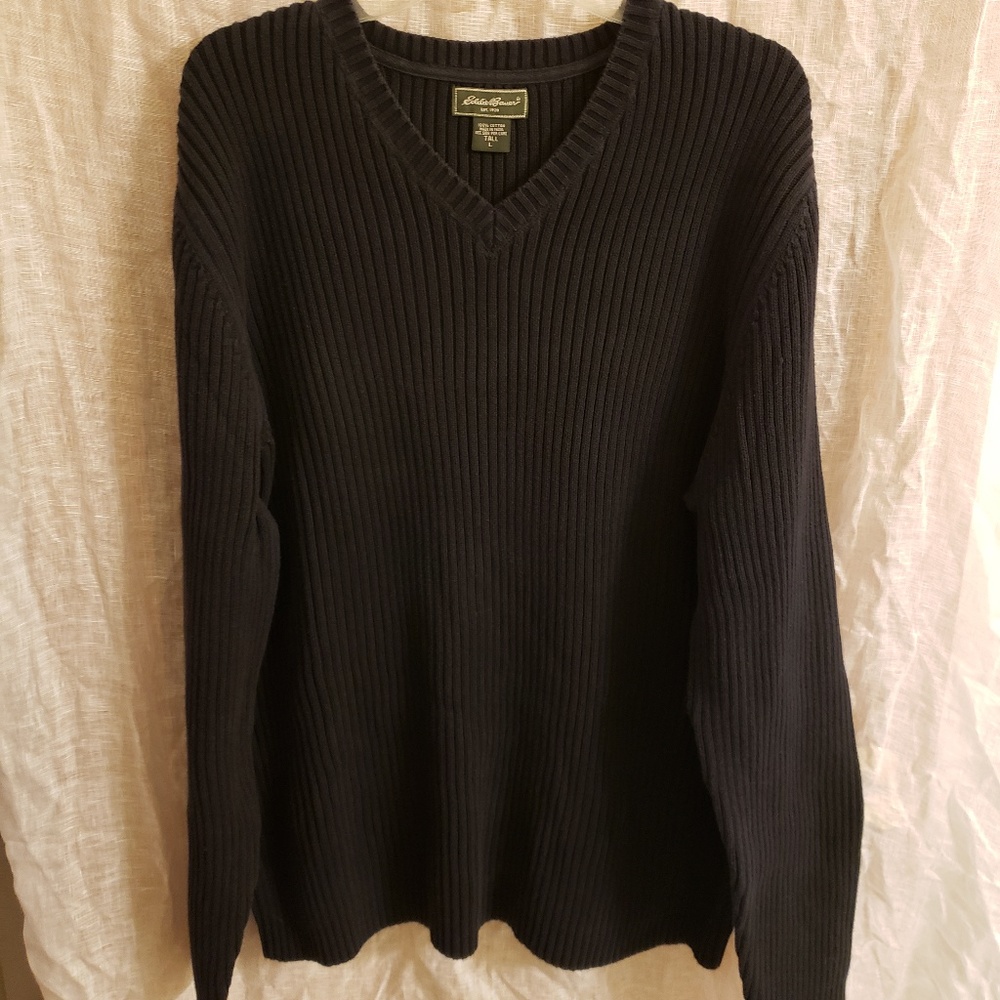 Men's V-neck sweater